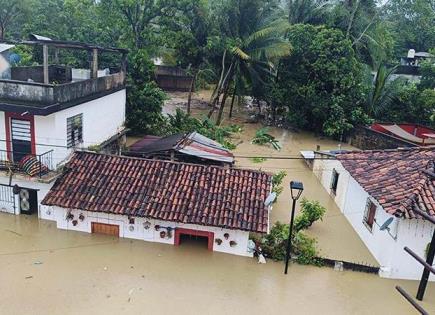 "Nadine" pega en el sureste; deja 5 muertos "Nadine" pega en el sureste; deja 5 muertos