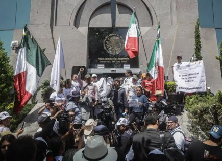 Trabajadores del Poder Judicial se manifiestan ante el Consejo de la Judicatura