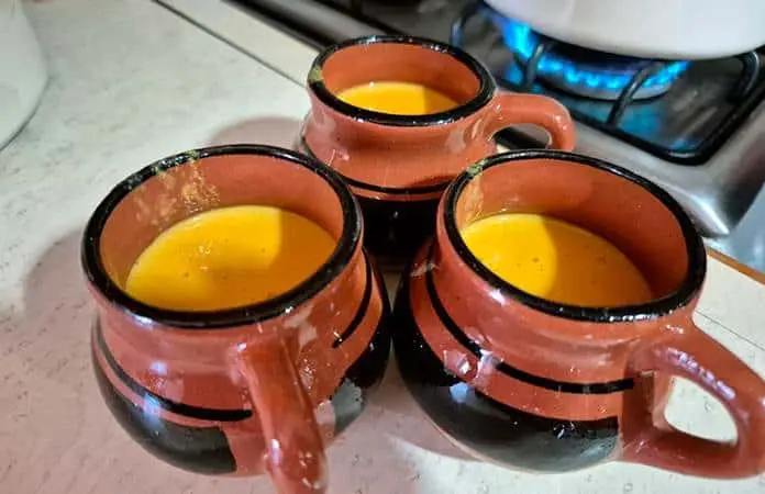 Elabora en casa un exquisito Atole de Guayaba