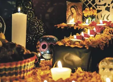 El simbolismo detrás de velas, flores y copal en Día de Muertos