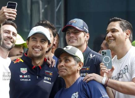 Checo y Verstappen echan cascarita y conviven con fans