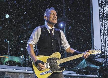 SPRINGSTEEN CANTA EN MITIN DE KAMALA