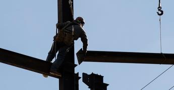 Construcción del sector público se hunde 34.5%