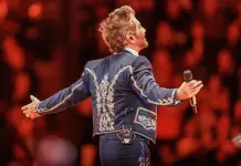 Alejandro Fernández hace donativo a bomberos y afectados de LA Alejandro Fernández hace donativo a bomberos y afectados de LA