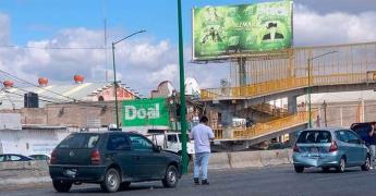 Por alcance, colisionan dos autos