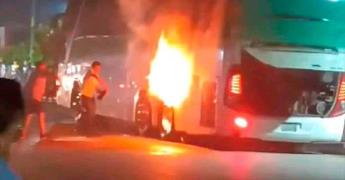 Se incendia autobús de turismo en Tamazunchale; no se reportan heridos