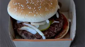 Muere ni&ntilde;o ahogado con un pedazo de hamburguesa en Saltillo