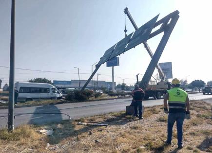 Retiran estructura dañada tras choque en la 57