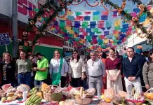 Desfile de Xantolo y arco de difuntos del mercado inician actividades alusivas a Todos Santos
