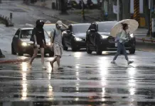 Alerta SRE a mexicanos en China por tif&oacute;n Kong-rey