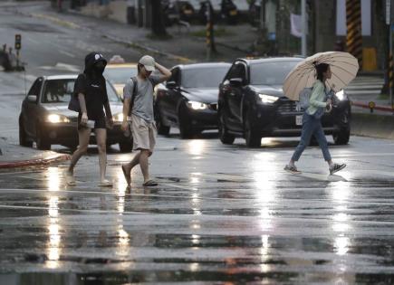 Alerta SRE a mexicanos en China por tifón Kong-rey