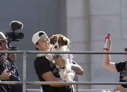 Ohtani brilla en el desfile de celebración de los Dodgers