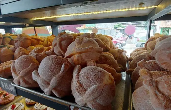 Día de Muertos 2025: El pan de muerto y su simbolismo en la ofrenda