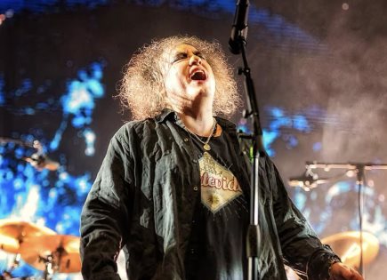 The Cure lanza Of a lost world y ofrece concierto en vivo