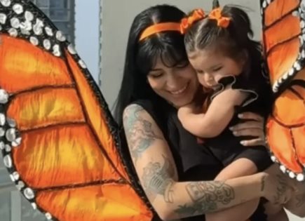 ¿Cazzu lanza indirecta a Nodal mientras celebra Halloween con su hija?