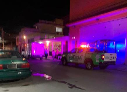 A tiros, asesinan a mujer en casa de masajes