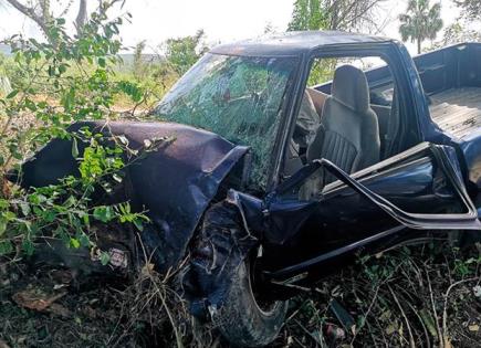 Hombre fallece tras chocar su camioneta contra un árbol