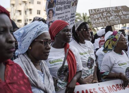 Mujeres senegalesas exigen justicia climática en marcha