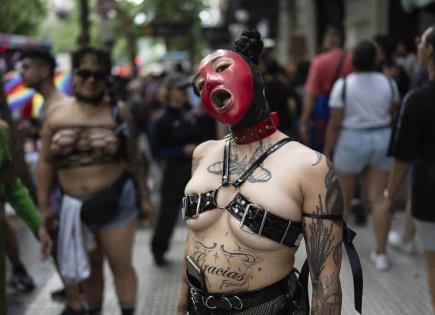 Primera marcha de orgullo gay de la era Milei reúne a miles en Buenos Aires