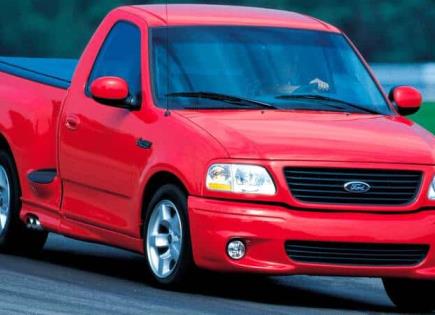 Ford eleva ventas, pero frena producción de F-150 Lightning