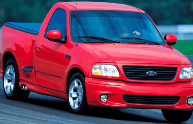 Ford eleva ventas, pero frena producción de F-150 Lightning