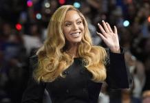 Beyonc&eacute; se transforma en Pamela Anderson para incentivar el voto