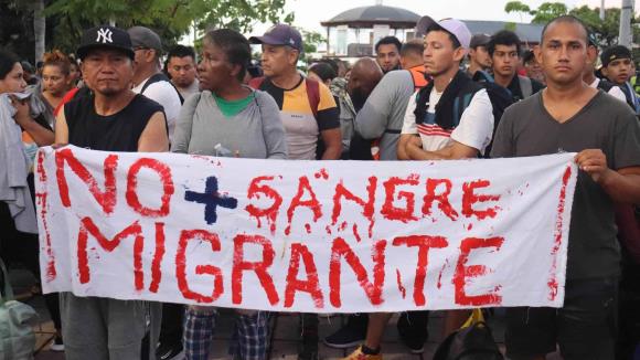 Caravana migrante avanza hacia el norte en vísperas de elecciones en EE.UU.