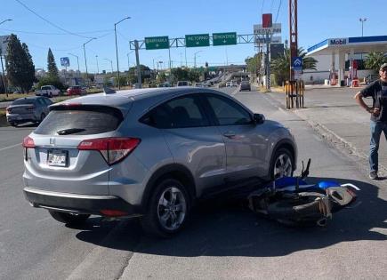 Conductor de camioneta derriba a motociclista frente a la TTP