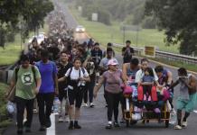 Dos caravanas de migrantes inician marcha en Chiapas