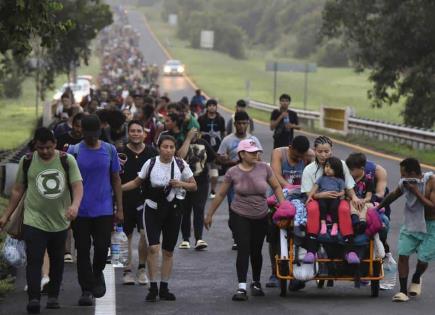 Dos caravanas de migrantes inician marcha en Chiapas