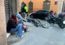 Motociclista sufre lesiones leves tras colisi&oacute;n en Agust&iacute;n de Iturbide