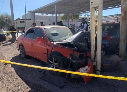 Video | Muere conductor al estrellarse contra poste en Zona Industrial