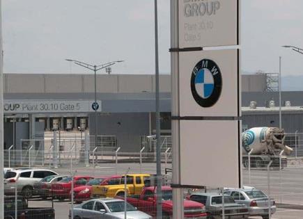 Perfora BMW el piso de 50 mil puntos por amenazas de Trump