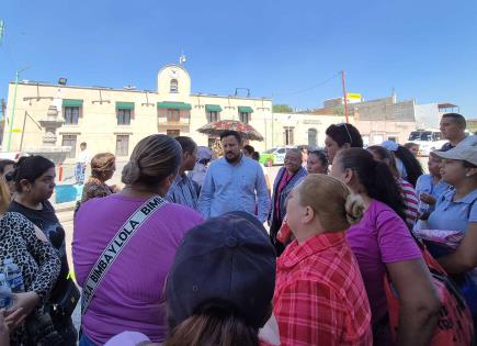 Exigen atender fuga de aguas negras cerca escuelas en Soledad