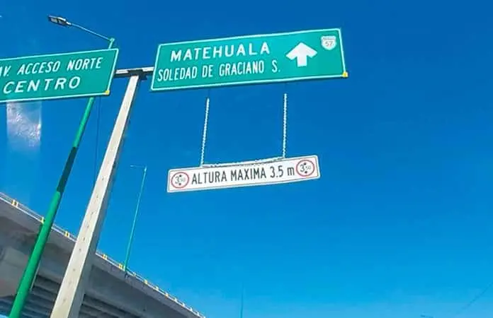 Traileros no respetan prohibición para circular en vías de Soledad