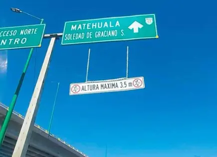 Traileros no respetan prohibición para circular en vías de Soledad