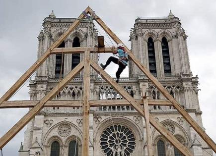 Notre Dame reabrirá con la construcción de un gran relicario