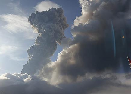 Erupción del Volcán Lewotobi Laki Laki en Indonesia