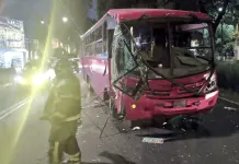 Choque de dos unidades de transporte p&uacute;blico en Benito Ju&aacute;rez
