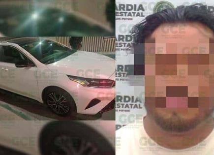 Individuo se paseaba en un auto hurtado