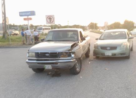 Accidente Vehicular en Ciudad Valles frente a Walmart