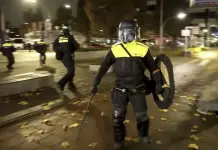 Alerta de disturbios en Ámsterdam tras incendio de tranvía Alerta de disturbios en Ámsterdam tras incendio de tranvía