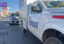 Choque por alcance deja solo da&ntilde;os materiales