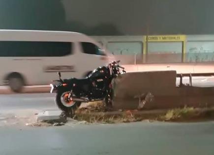 Grave, motociclista que chocó en Periférico