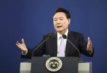 Presidente de Corea del Sur retoma el golf para estrechar lazos con Trump