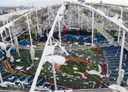 Reparación del Tropicana Field tras Daños por Huracán