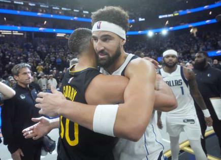 Stephen Curry y Klay Thompson protagonizan un emocionante duelo en la NBA Cup