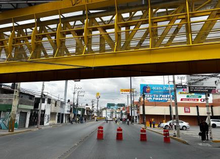 Con bloqueo, taxistas exigen cese de titular de la SCT