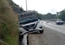 Impacta su veh&iacute;culo contra cerro en la Valles-Tamazunchale
