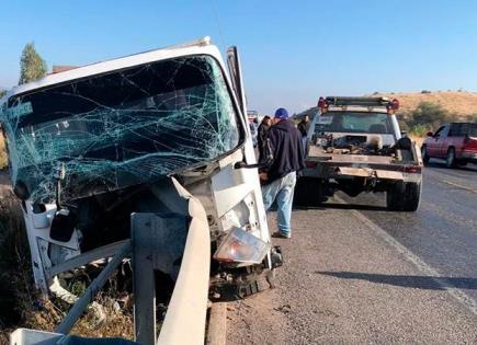 De milagro, salvan la vida ocupantes de un camión